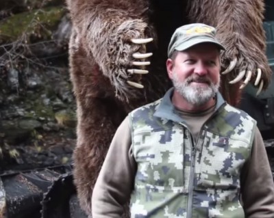 Kodiak Bear Charges Bowhunter after Arrow Hits